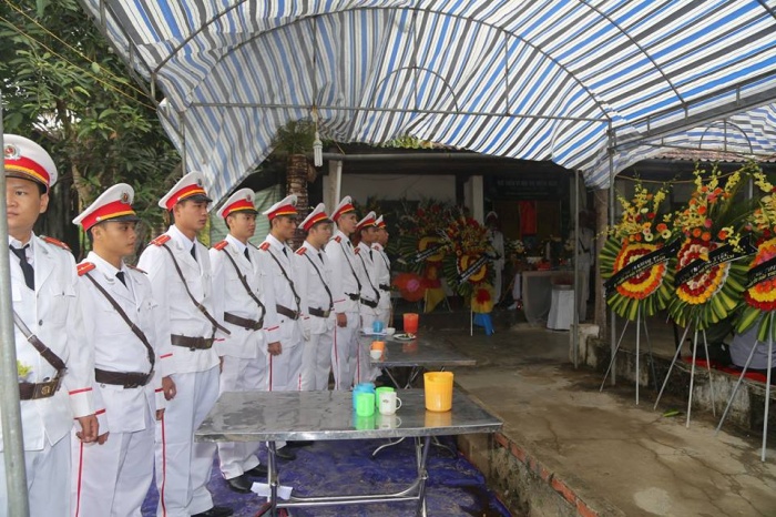chum anh roi le tien biet nguoi me danh su song cho con