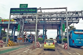 Thu phí không dừng chậm tiến độ: Tổng cục Đường bộ nói đang thực hiện bình thường