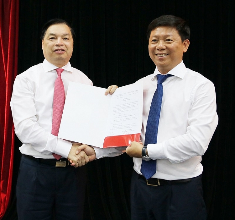 Bổ nhiệm Vụ trưởng Vụ Báo chí – Xuất bản bo nhiem vu truong vu bao chi xuat ban