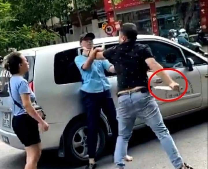 Hà Nội: Điều tra vụ việc nhân viên xe buýt bị hành hung