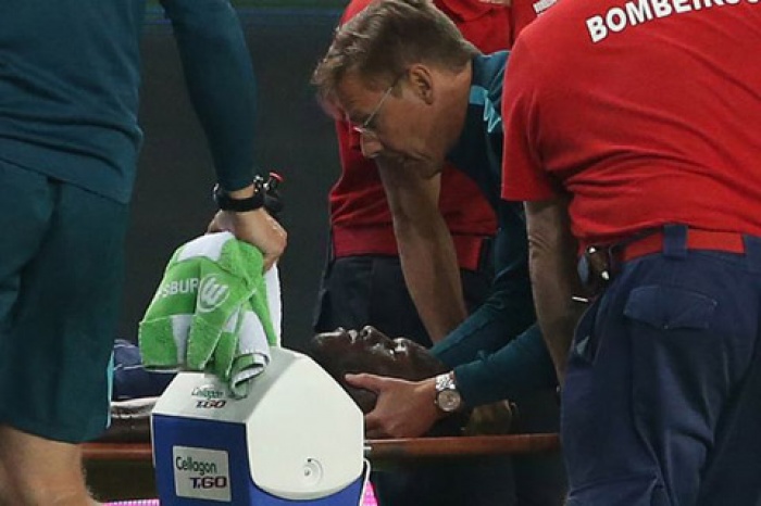 Video: Tiền vệ Wolfsburg gãy cổ sau pha va chạm