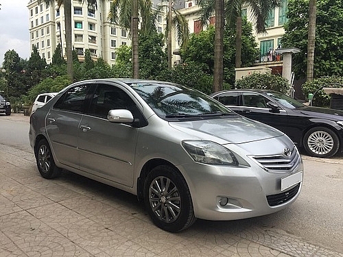 toyota viet nam trieu hoi hon 11000 xe loi tui khi hang tram hoc vien cai nghien tran ra quoc lo