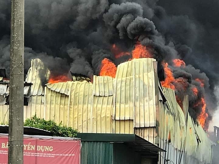 ha noi chay lon tai cong ty o kcn sai dong b
