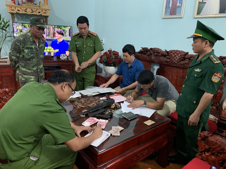 lang son bat nhom doi tuong thu giu 5 banh nhieu hang nong