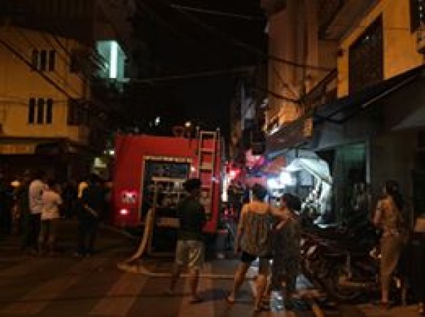 Cháy khách sạn ở phố cổ Hà Nội