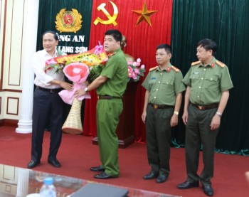 Lạng Sơn: Bắt đối tượng vận chuyển 14 bánh heroin