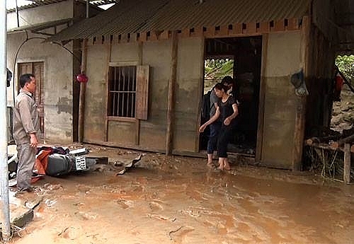 Vỡ hồ chứa chất thải phân bón ở Lào Cai vo ho chua chat thai phan bon o lao cai