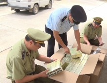 lang son bat doi tuong van chuyen 60 banh heroin