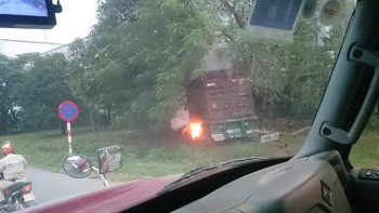 Hải Dương: Xe đầu kéo bốc cháy, tài xế tử vong trong cabin