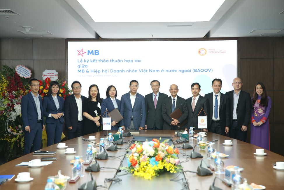 mb-ky-ket-thoa-thuan-hop-tac-voi-baoov-3