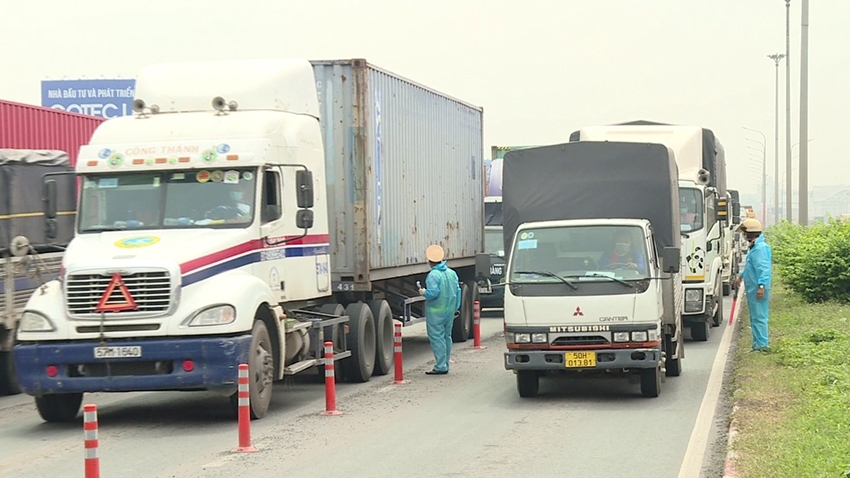 Nhiều địa phương điều chỉnh quy định nhằm đảm bảo lưu thông hàng hóa