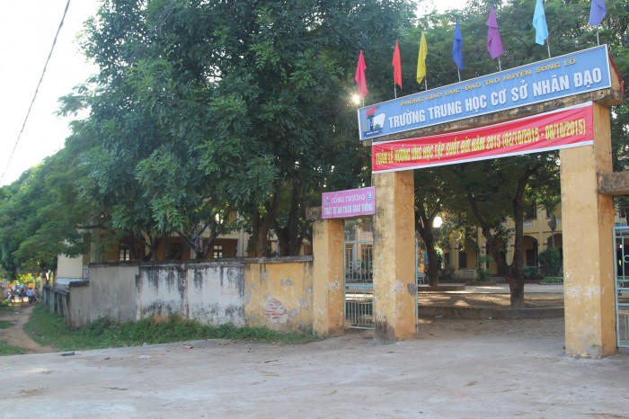 canh cao co giao bat hoc sinh xuc mieng bang xa phong