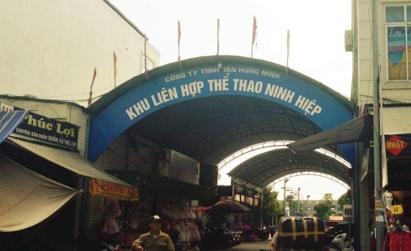 "Hô biến" khu liên hợp thể thao thành dãy ki-ốt cho thuê, trục lợi hàng tỷ đồng