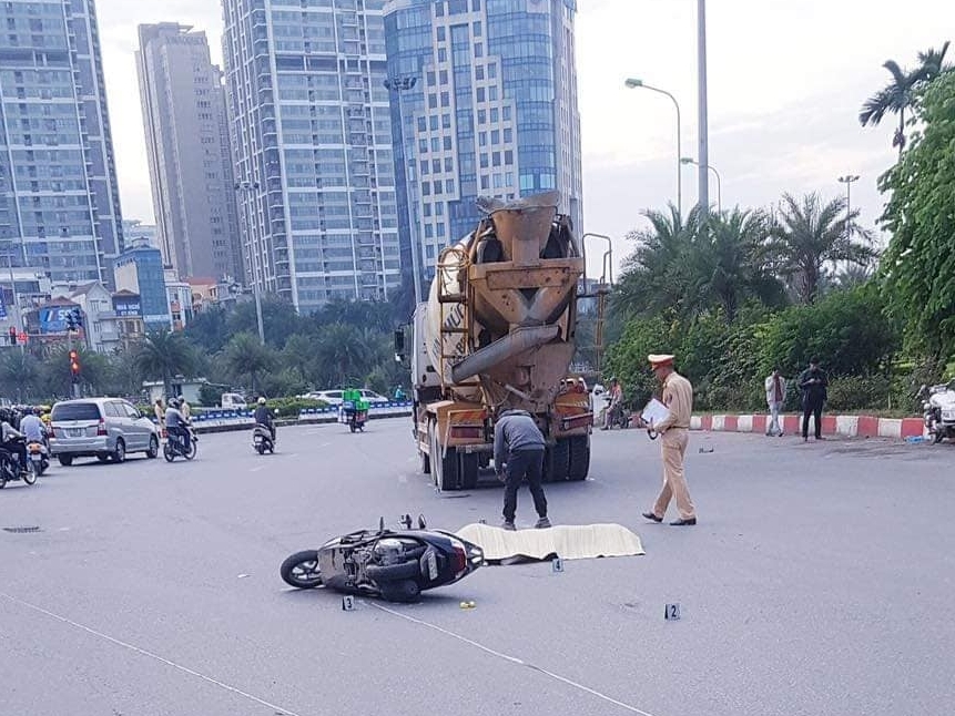Hà Nội: Hai phụ nữ tử vong sau va chạm với xe bồn