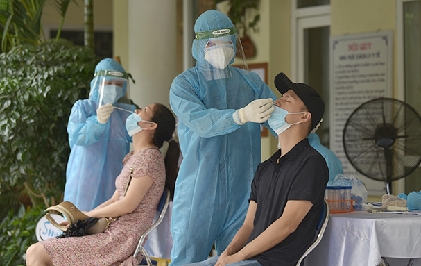 Quy định mới của Hà Nội về cách ly tại nhà với người từ vùng đỏ