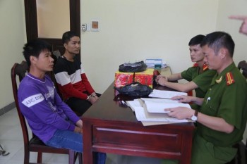 Hai cậu cháu rủ nhau sang Trung Quốc buôn pháo