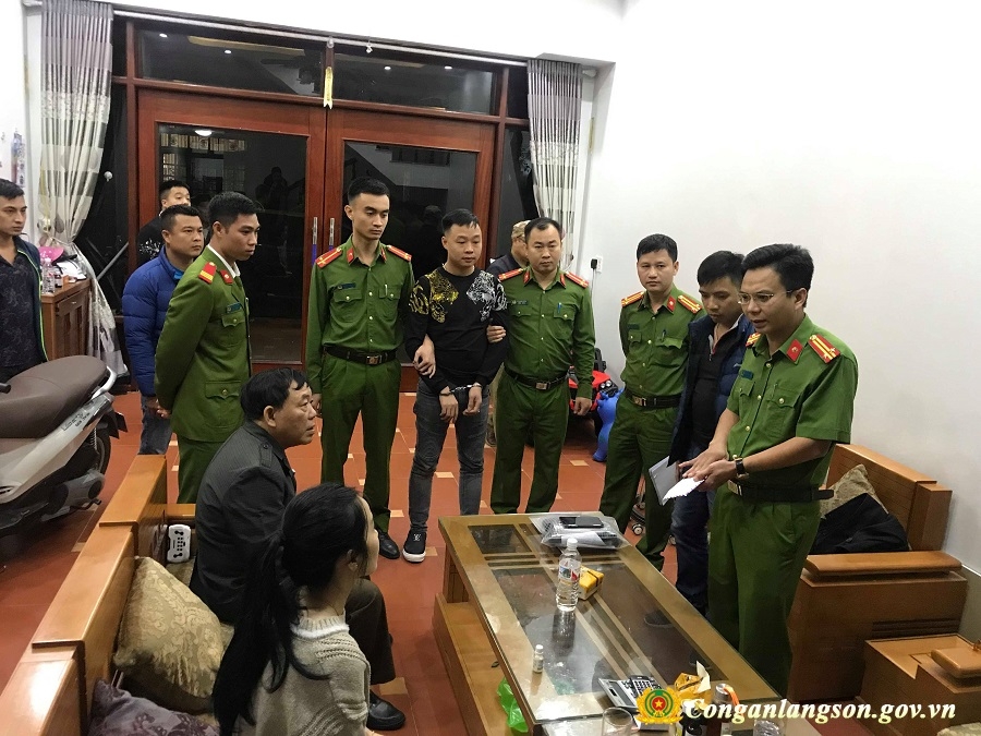 lang son bat doi tuong buon lau 30 tan chan gio lon