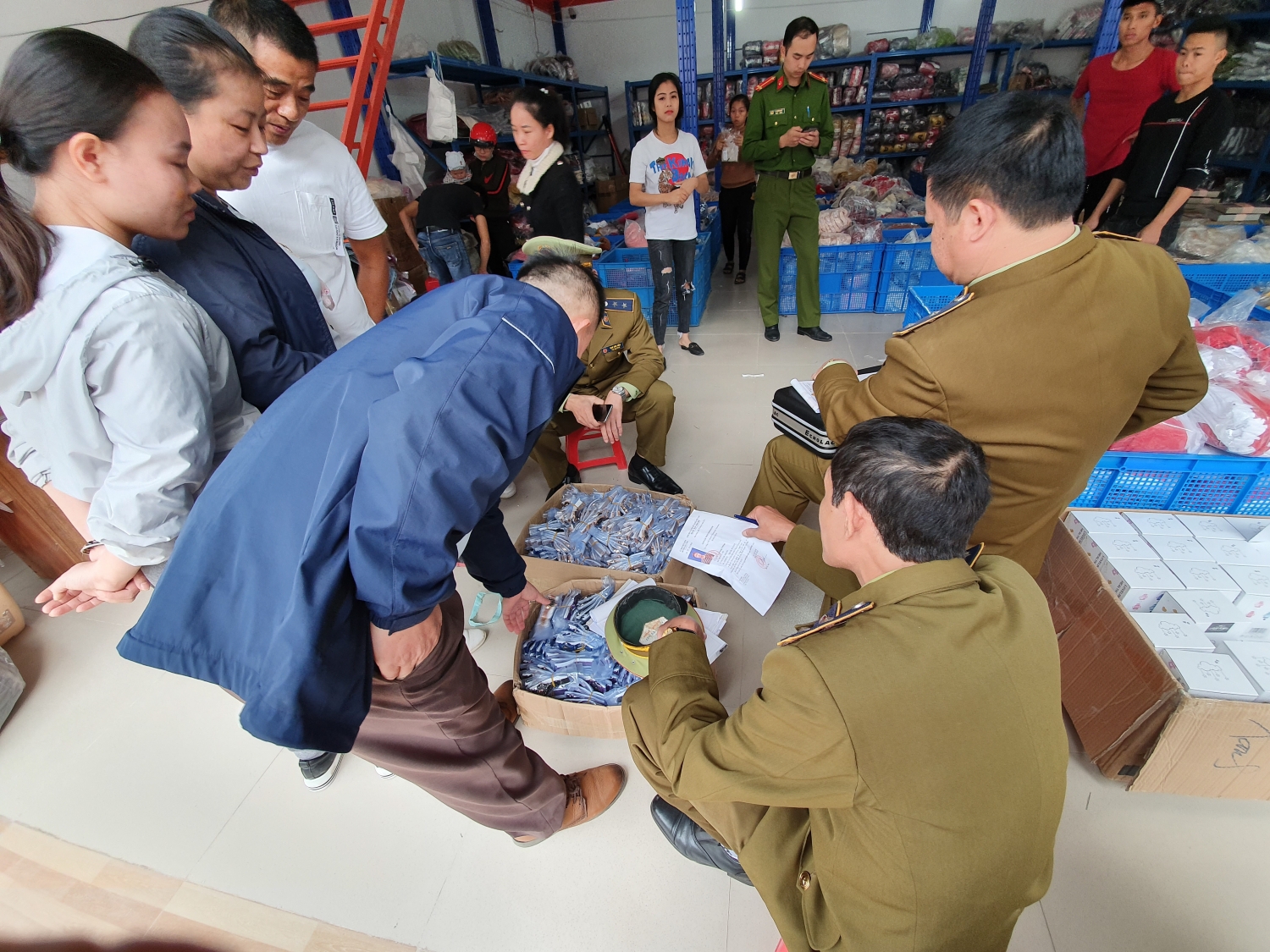 lang son thu giu gan 1000 dong ho deo tay nu nghi gia nhan hieu dior