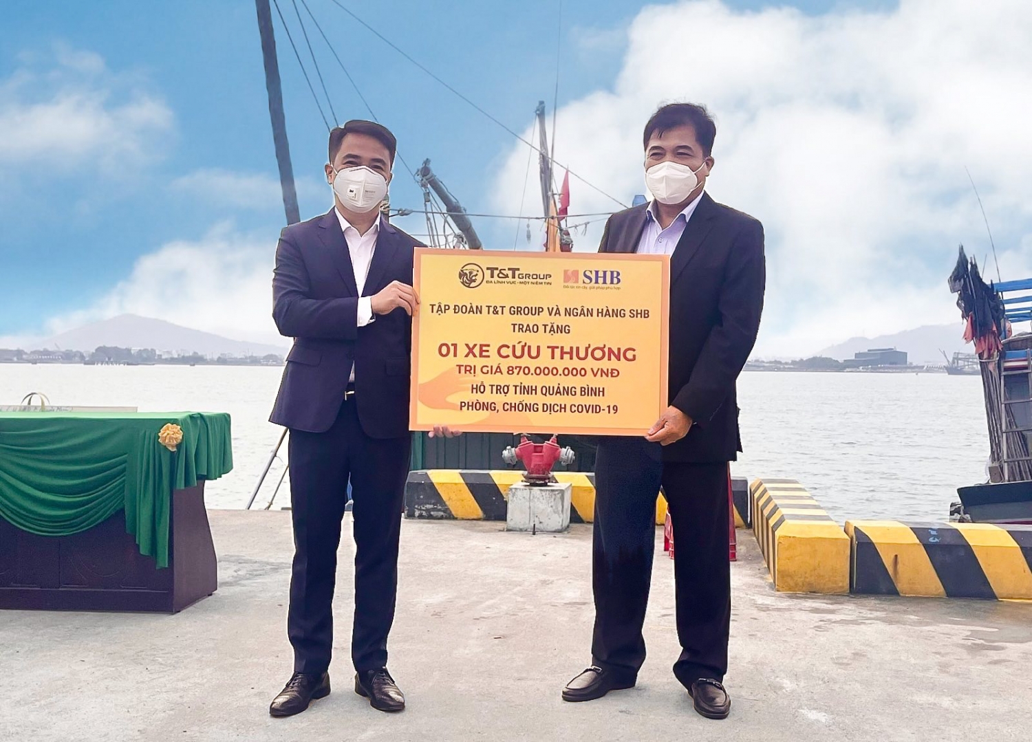 T&T Group và SHB trao tặng xe cứu thương hỗ trợ Quảng Trị - Quảng Bình chống dịch