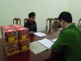 Lạng Sơn: Thợ xây mang pháo từ Trung Quốc về quê ăn tết