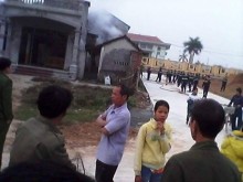 nguoi phu nu tam than mang xang den benh vien tu thieu