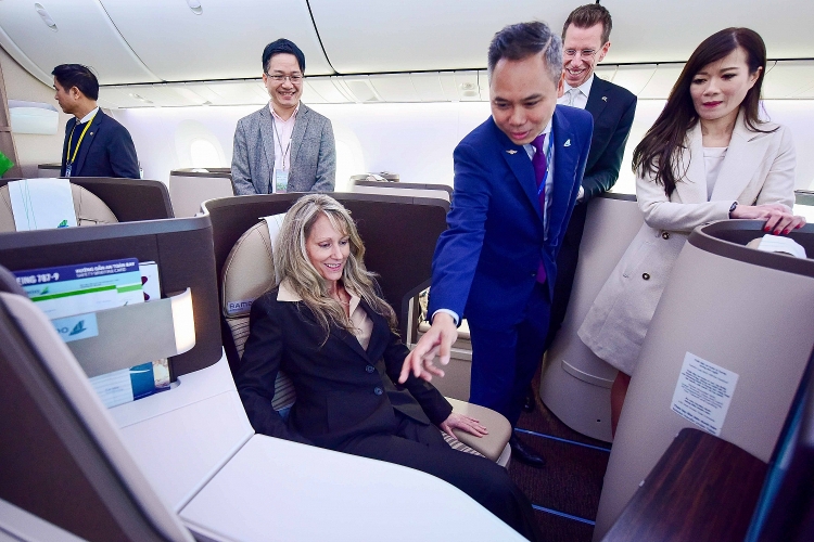 can canh boeing 787 9 dreamliner ha long bay may bay than rong cua bamboo airways