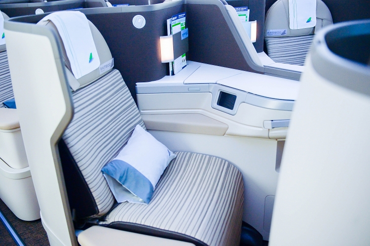 can canh boeing 787 9 dreamliner ha long bay may bay than rong cua bamboo airways