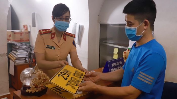 Cục Cảnh sát giao thông khuyến cáo người dân khi đăng ký xe giảm 50% phí trước bạ