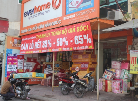 Muôn kiểu "xả hàng" ăn theo Tết