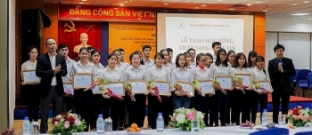 Quỹ Thắp Sáng Niềm Tin trao 80 suất học bổng cho tân sinh viên