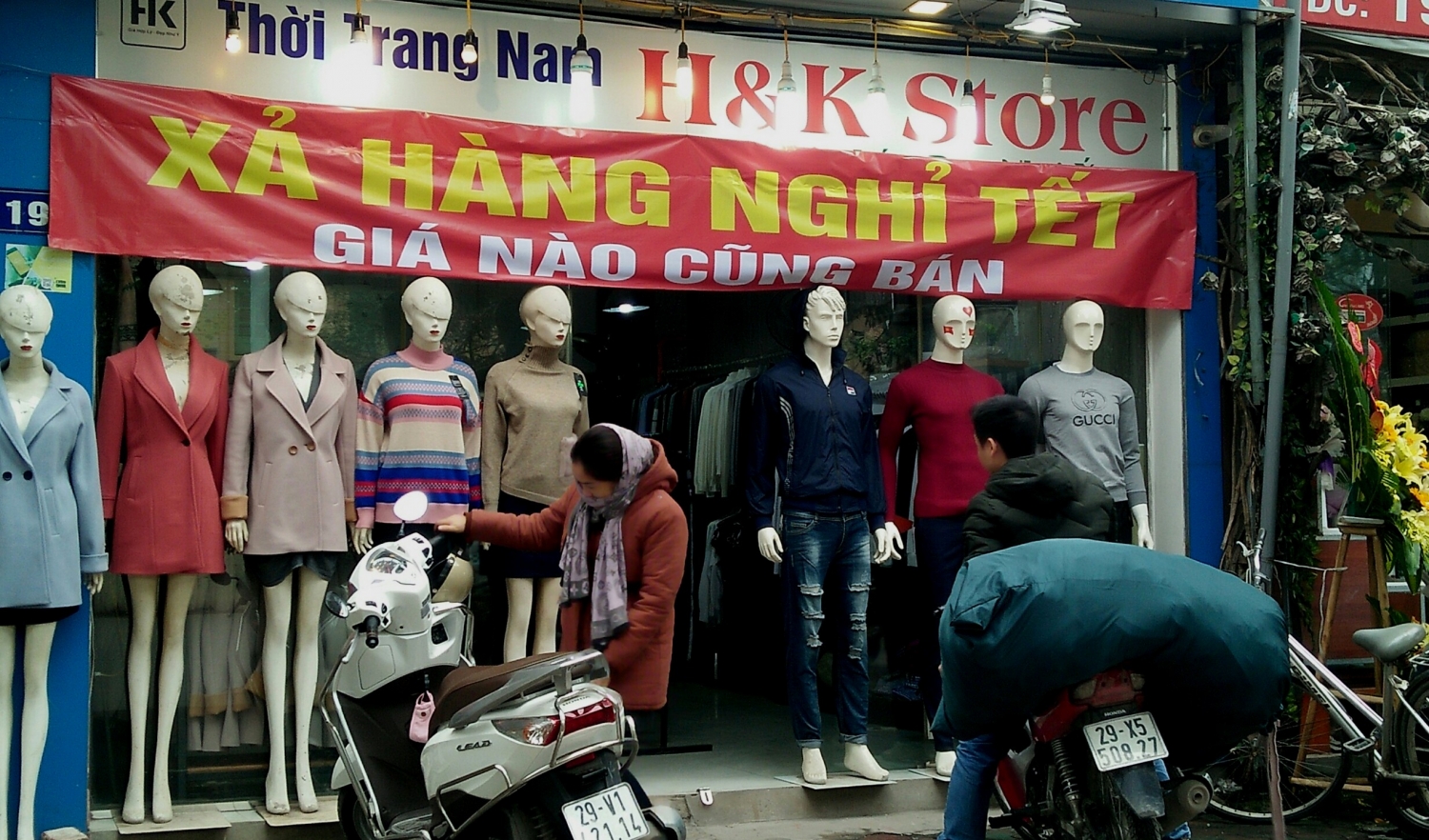 thoi trang hang hieu dua nhau giam gia soc don tet