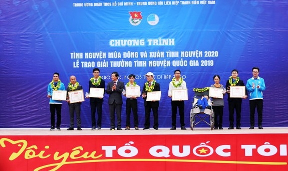 ton vinh 20 tap the ca nhan dat giai thuong tinh nguyen quoc gia nam 2019