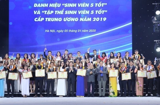 Tuyên dương “Sinh viên 5 tốt” và trao giải thưởng “Sao tháng Giêng” năm 2019