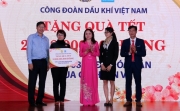 cd dkvn tham hoi tang qua cac gia dinh chinh sach tinh thanh hoa