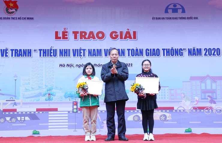 Học sinh lớp 7 giành giải đặc biệt vẽ tranh 