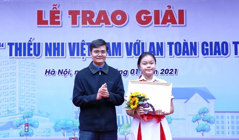 Học sinh lớp 7 giành giải đặc biệt vẽ tranh 