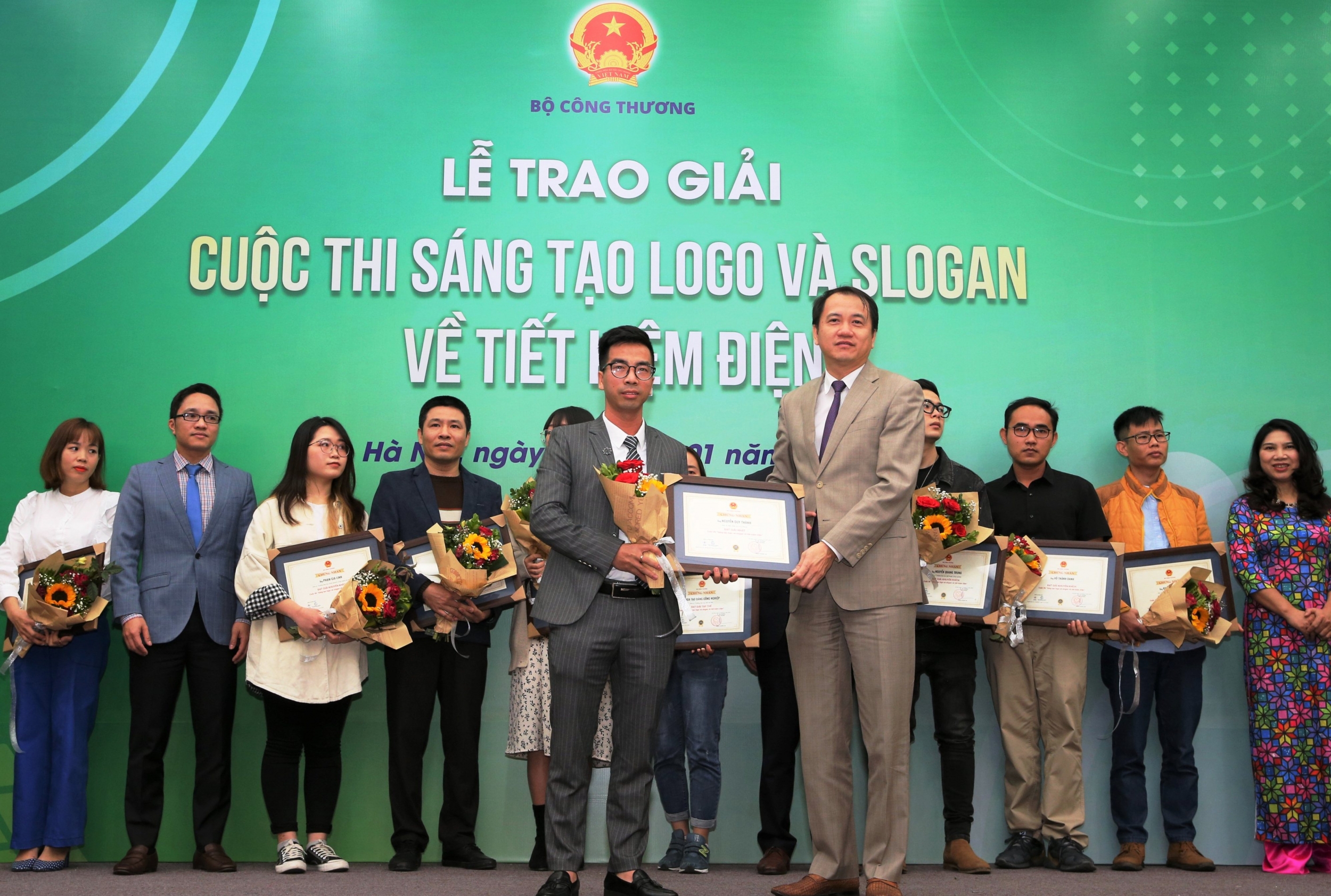 Khẩu hiệu “Tiết kiệm điện thành thói quen” đoạt giải Nhất cuộc thi “Sáng tạo logo và slogan về tiết kiệm điện