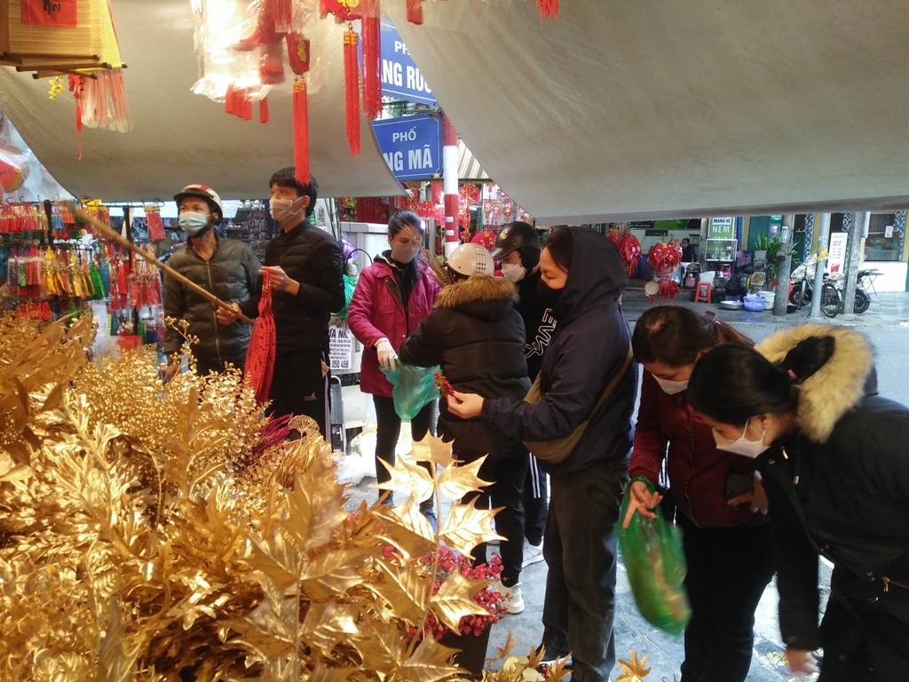 Thị trường đồ trang trí Tết 2022 “vào mùa”