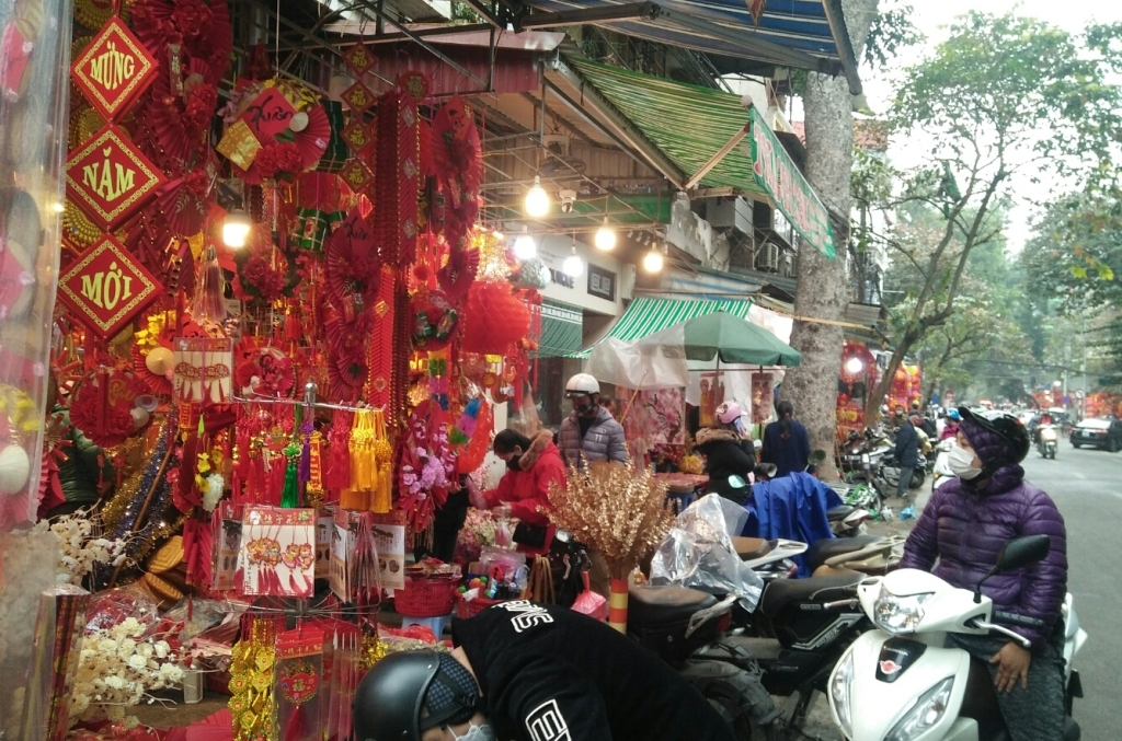 Thị trường đồ trang trí Tết 2022 “vào mùa”