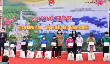 Tuổi trẻ Khối Doanh nghiệp Trung ương mang Tết ấm áp đến với bà con vùng cao Lào Cai