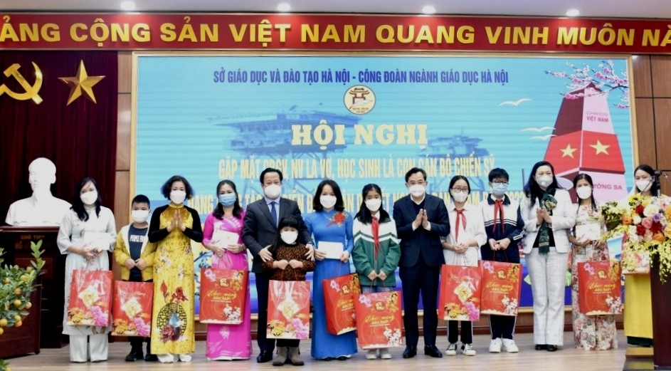 Hà Nội động viên nhà giáo, học sinh là vợ, con các chiến sĩ đang công tác tại biển đảo