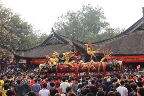 Tưng bừng hội rước pháo làng Đồng Kỵ