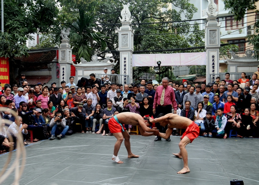 Sôi nổi hội vật truyền thống làng Mai Động soi noi hoi vat truyen thong lang mai dong