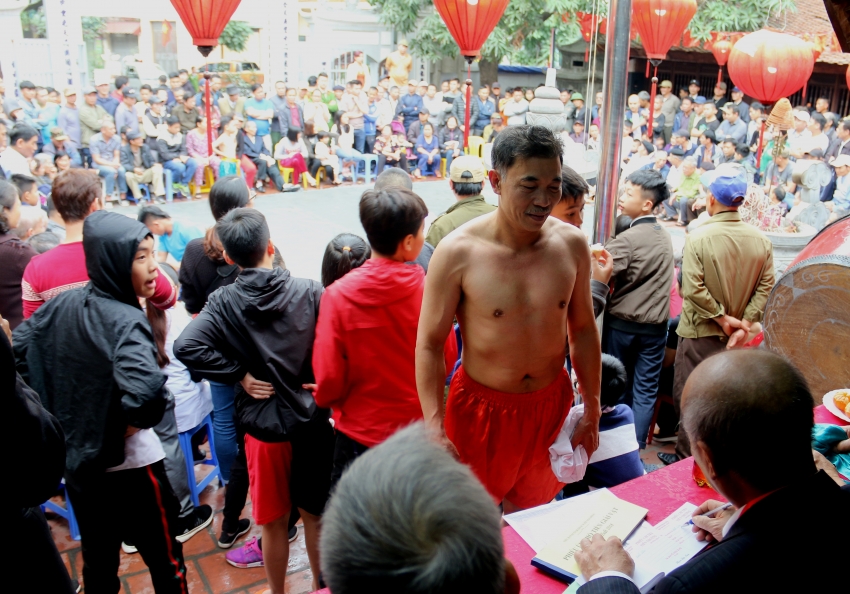 Sôi nổi hội vật truyền thống làng Mai Động soi noi hoi vat truyen thong lang mai dong
