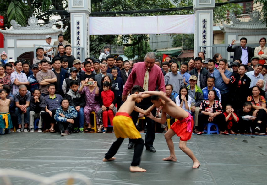 Sôi nổi hội vật truyền thống làng Mai Động soi noi hoi vat truyen thong lang mai dong