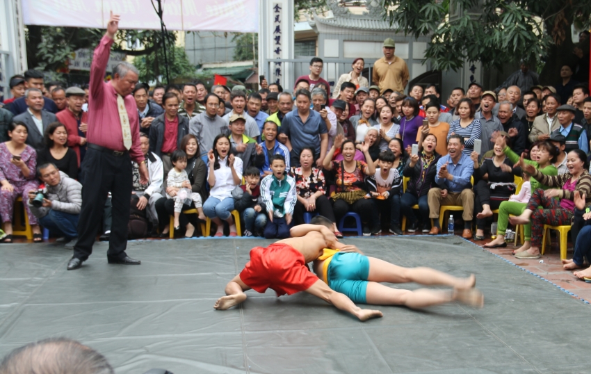Sôi nổi hội vật truyền thống làng Mai Động soi noi hoi vat truyen thong lang mai dong