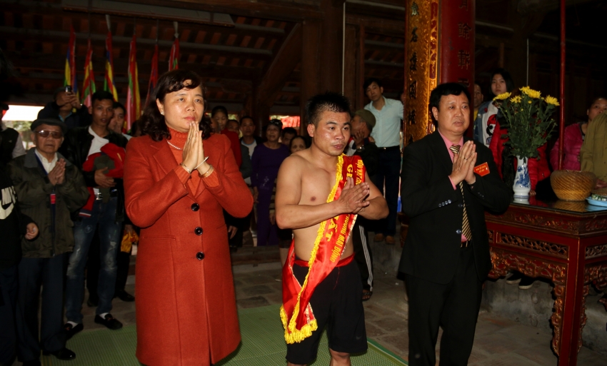 Sôi nổi hội vật truyền thống làng Mai Động soi noi hoi vat truyen thong lang mai dong