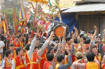 Tưng bừng lễ hội rước pháo Đồng Kỵ