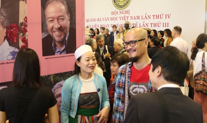 Văn học, thi ca giúp rút ngắn mọi khoảng cách