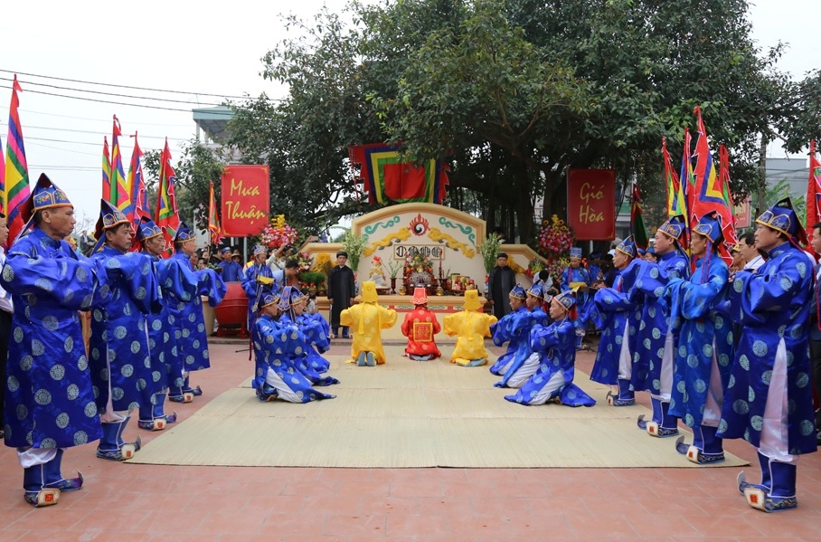 tai hien le hoi vua hung day dan cay lua
